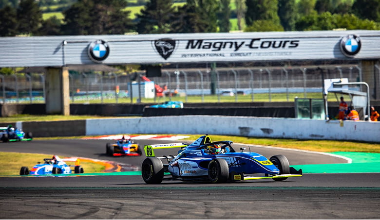 Lee más sobre el artículo Jerónimo Berrío cerró ronda del FIA F4 Francés en Magny-Cours como mejor rookie del Campeonato, con un podio y triple Top 5
