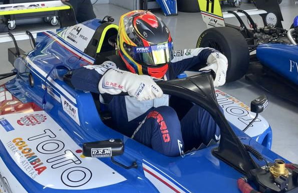 Lee más sobre el artículo Mucho aprendizaje e información para enfrentar la segunda mitad de temporada en la F4 Francesa dejan para Jerónimo Berrío los test de Valencia y Paul Ricard