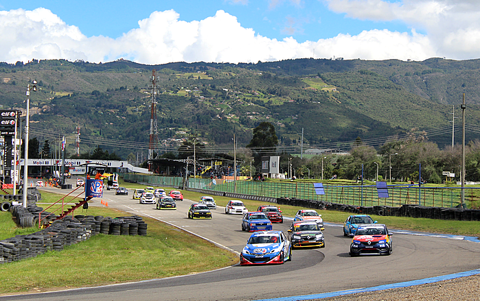 Lee más sobre el artículo Melkin Marín ganó la Carrera Inaugural Post Chase del TC 2000 Colombia